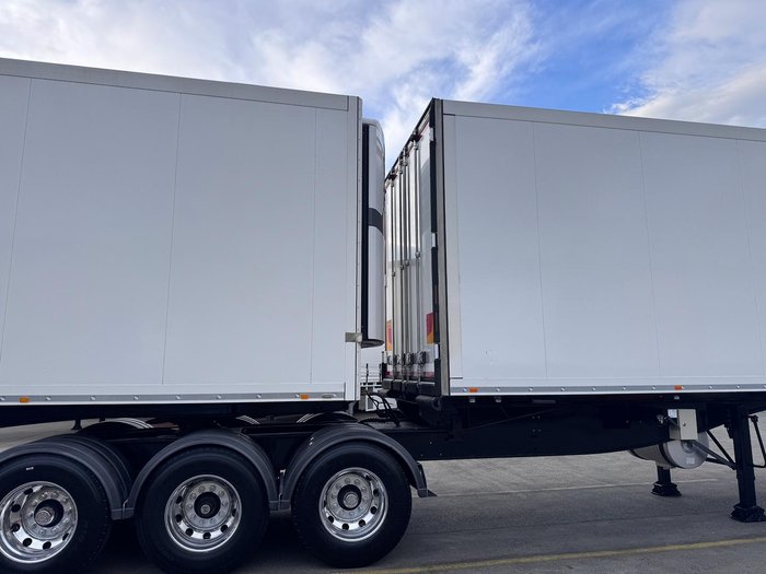 2022 Schmitz 46 Pallet -30 B Triple Double Stacker, Rt Black
