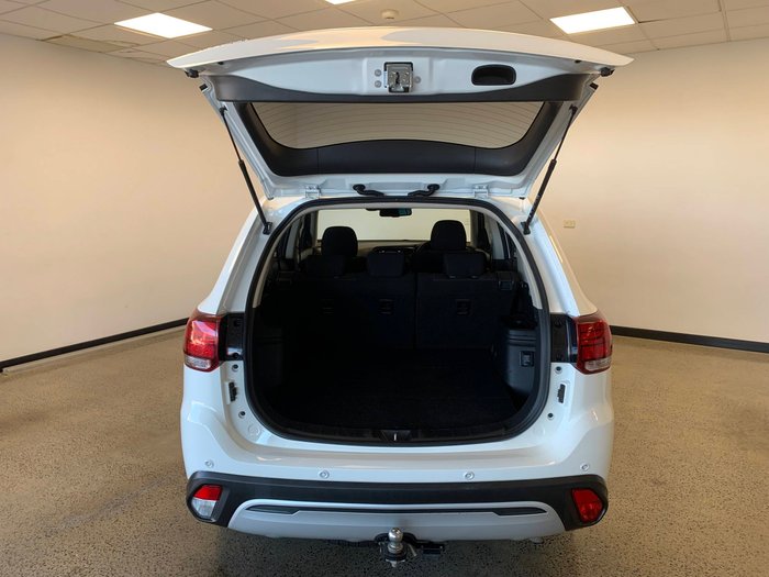 2019 MITSUBISHI OUTLANDER ES ADAS 5 SEAT 2WD
