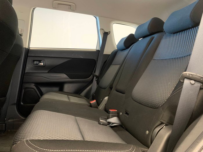 2019 MITSUBISHI OUTLANDER ES ADAS 5 SEAT 2WD