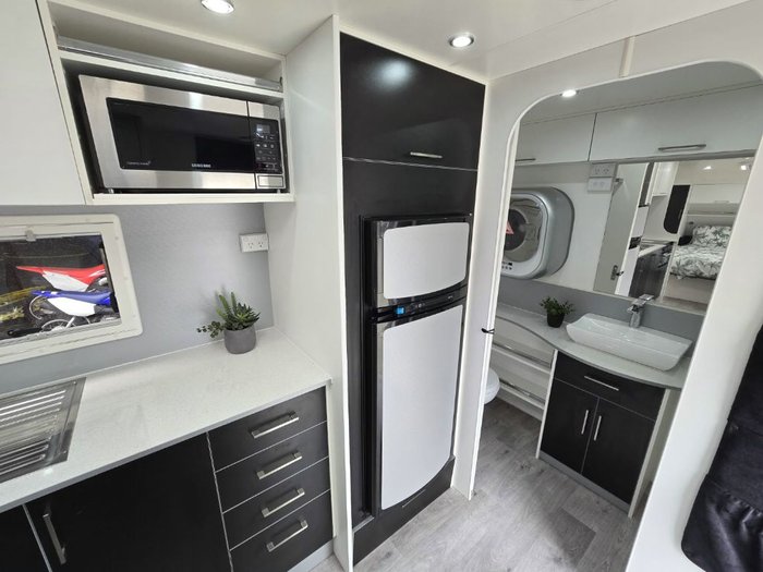 2016 NEW AGE CARAVANS MANTA RAY MR19E-SE