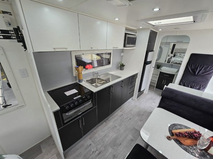 2016 NEW AGE CARAVANS MANTA RAY MR19E-SE
