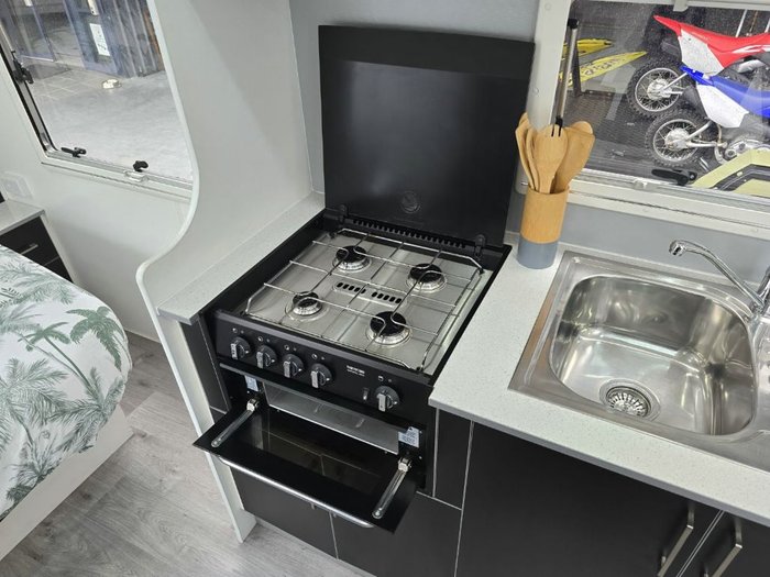 2016 NEW AGE CARAVANS MANTA RAY MR19E-SE