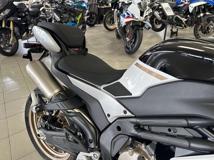 2025 CFMOTO 500 SR Voom SR White