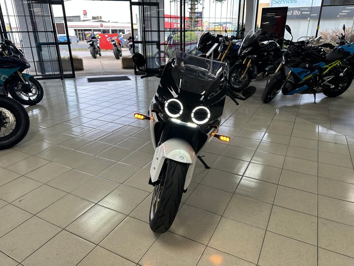 2025 CFMOTO 500 SR Voom SR White