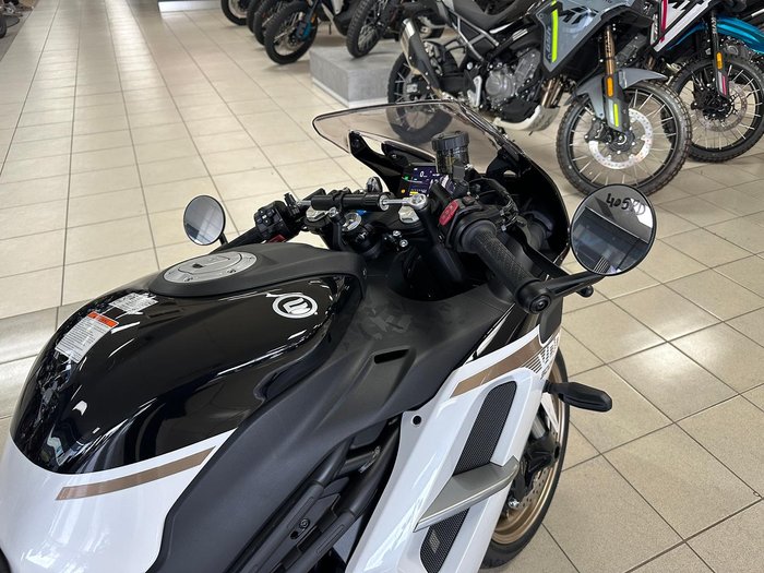 2025 CFMOTO 500 SR Voom SR White