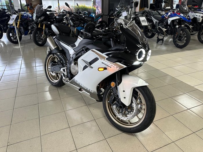 2025 CFMOTO 500 SR Voom SR White
