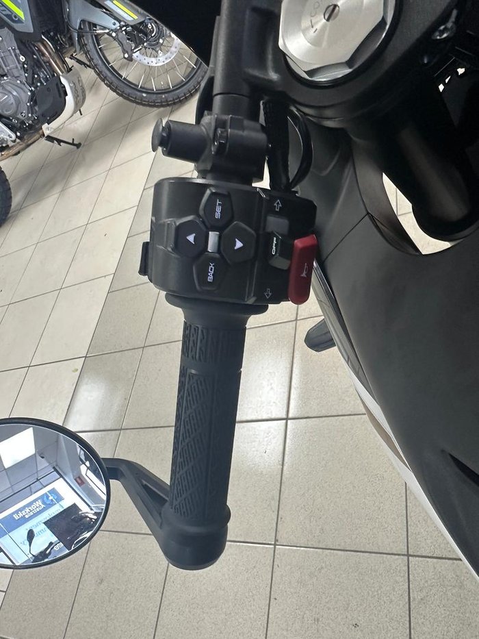 2025 CFMOTO 500 SR Voom SR White