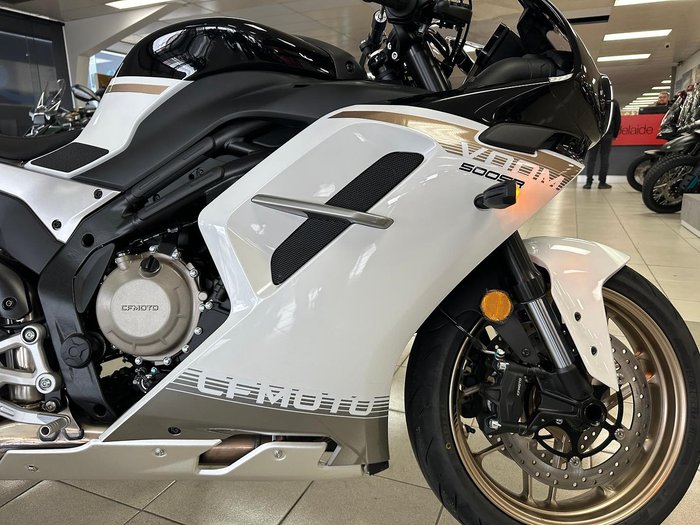 2025 CFMOTO 500 SR Voom SR White