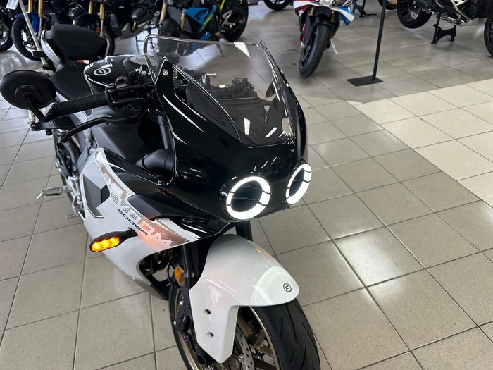 2025 CFMOTO 500 SR Voom SR White