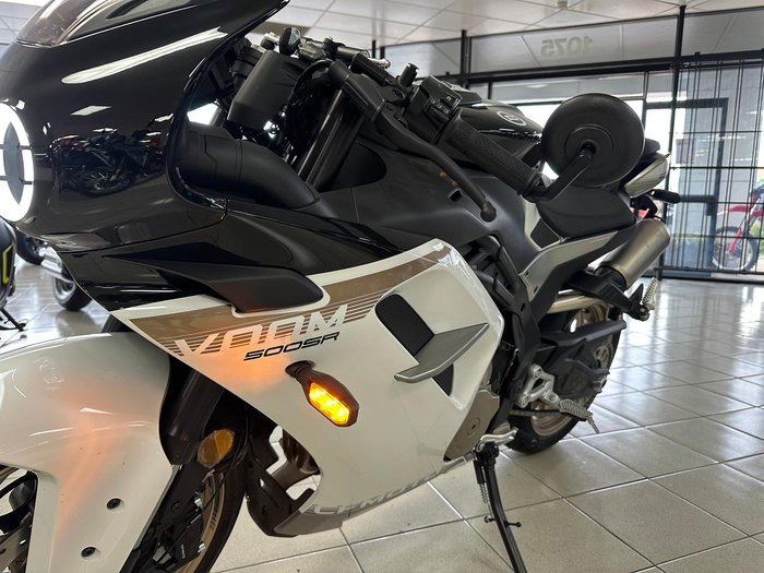 2025 CFMOTO 500 SR Voom SR White