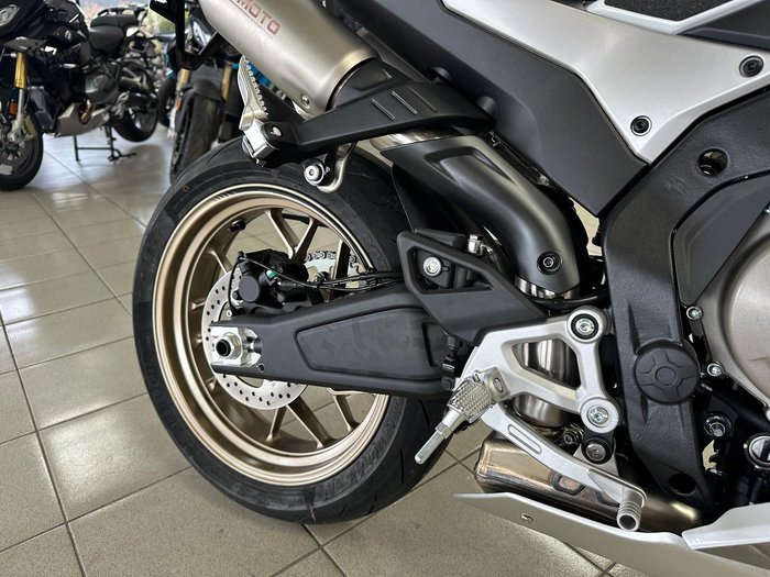 2025 CFMOTO 500 SR Voom SR White