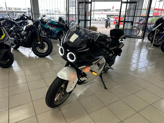 2025 CFMOTO 500 SR Voom SR White