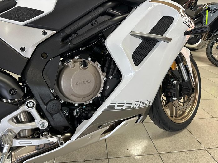 2025 CFMOTO 500 SR Voom SR White