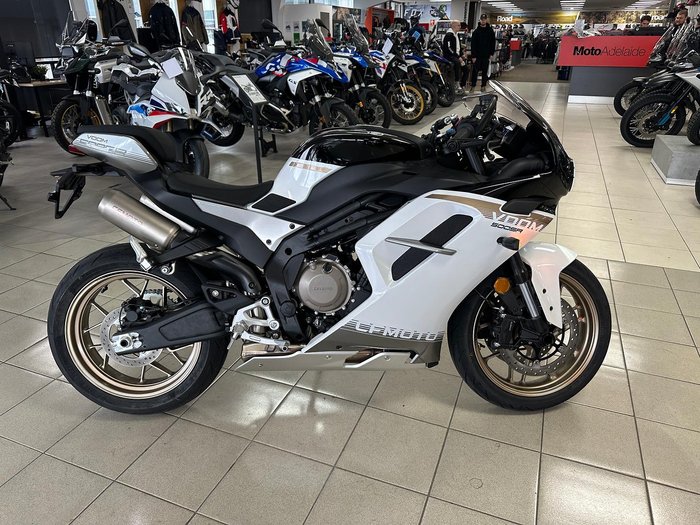 2025 CFMOTO 500 SR Voom SR White