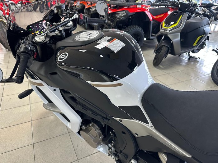 2025 CFMOTO 500 SR Voom SR White