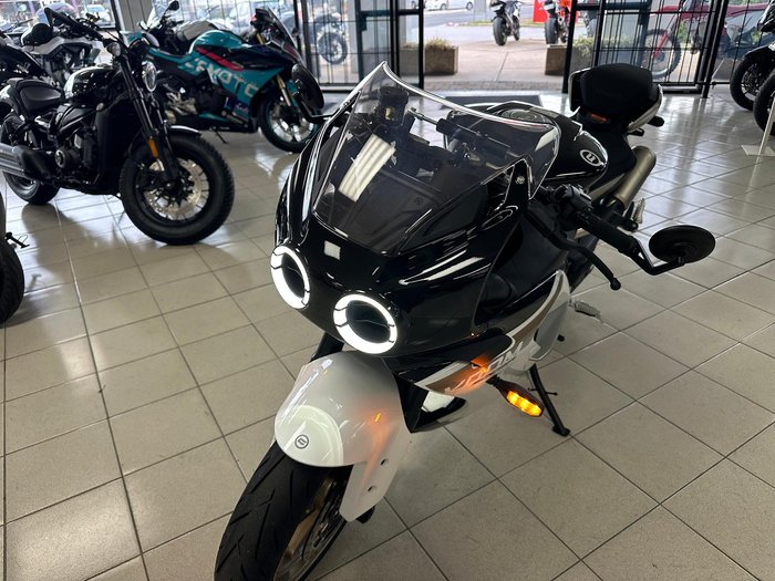 2025 CFMOTO 500 SR Voom SR White