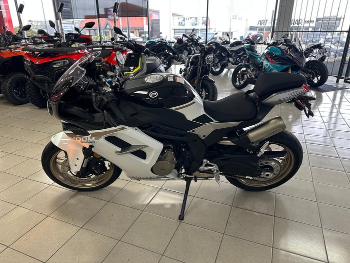 2025 CFMOTO 500 SR Voom SR White