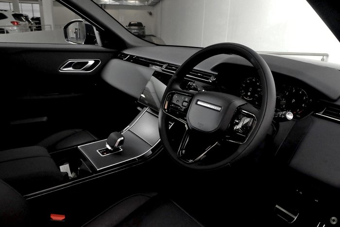 2024 Land Rover Range Rover Velar P250 Dynamic SE L560 MY25 AWD Santorini Black