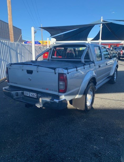 2011 Nissan Navara ST-R D22 S5 4X4 BRILLIANT SILVER