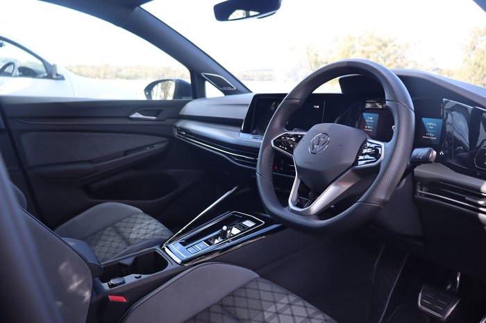 2023 Volkswagen Golf 110TSI R-Line