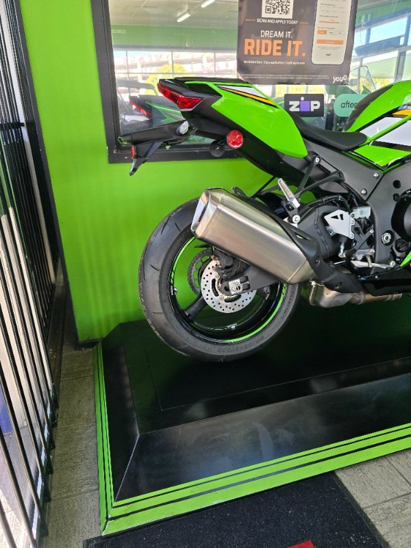 2025 Kawasaki NINJA ZX-10R Green