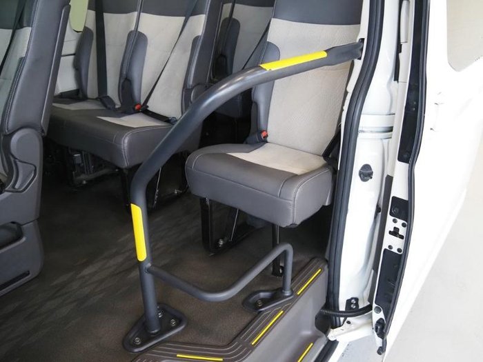 2022 Toyota Hiace Commuter GL