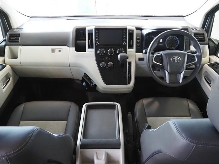 2022 Toyota Hiace Commuter GL
