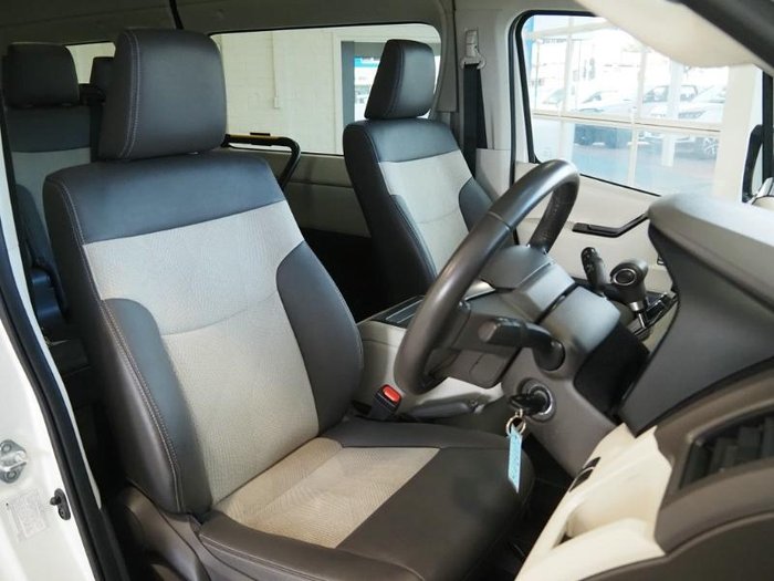 2022 Toyota Hiace Commuter GL