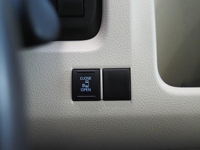 2022 Toyota Hiace Commuter GL