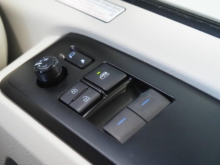 2022 Toyota Hiace Commuter GL