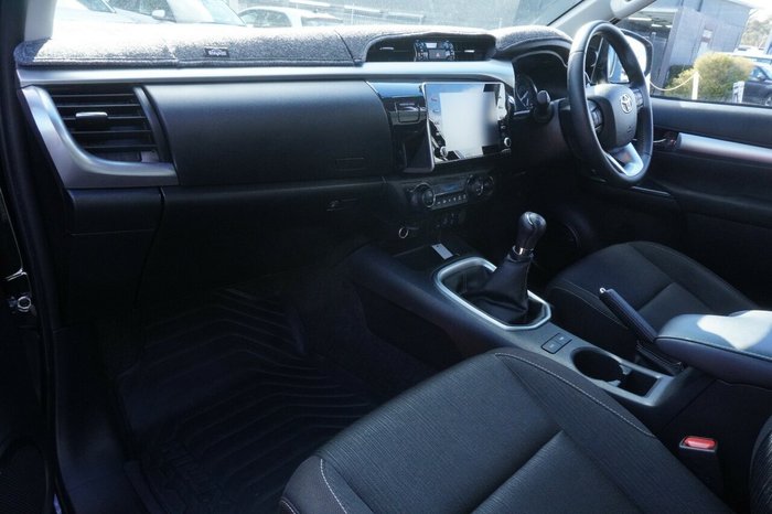 2022 Toyota Hilux SR