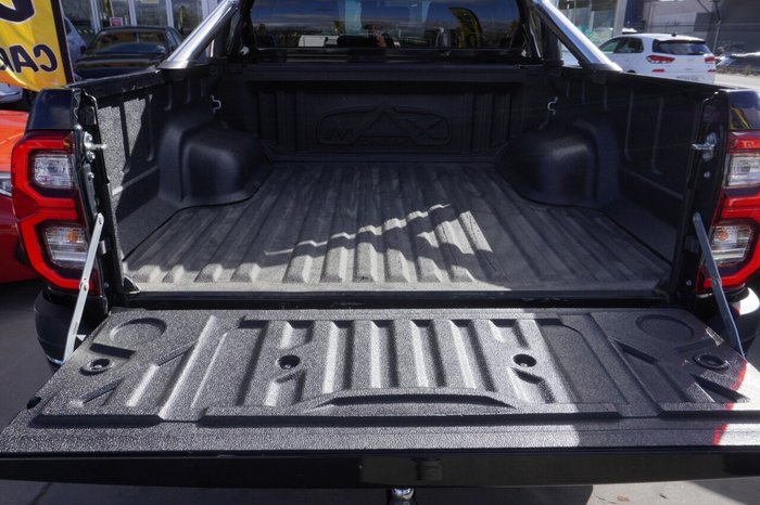 2022 Toyota Hilux SR