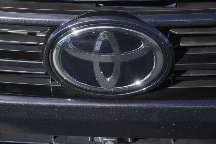 2022 Toyota Hilux SR