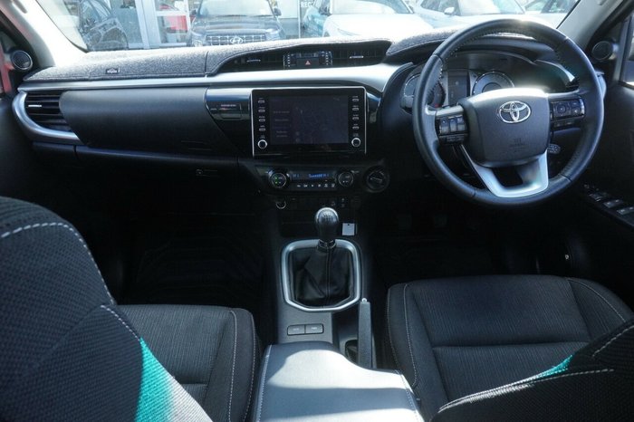 2022 Toyota Hilux SR