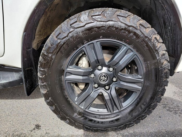 2023 Toyota Hilux SR