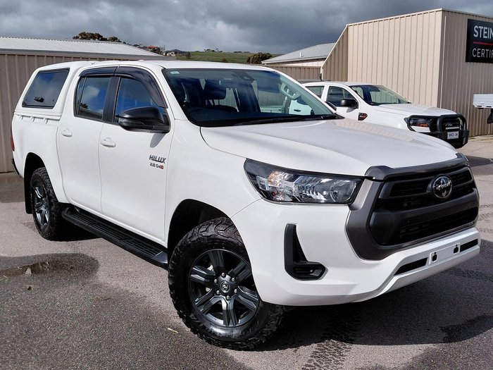 2023 Toyota Hilux SR