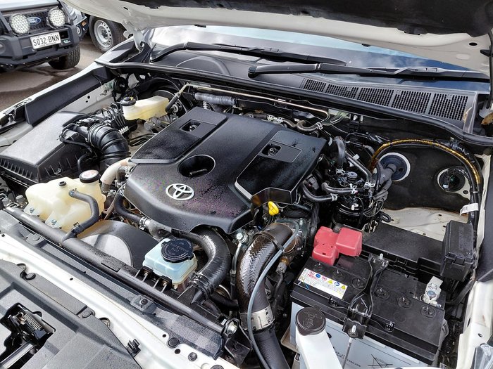 2023 Toyota Hilux SR