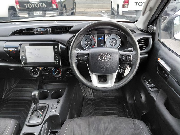 2023 Toyota Hilux SR