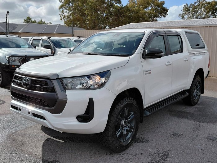 2023 Toyota Hilux SR