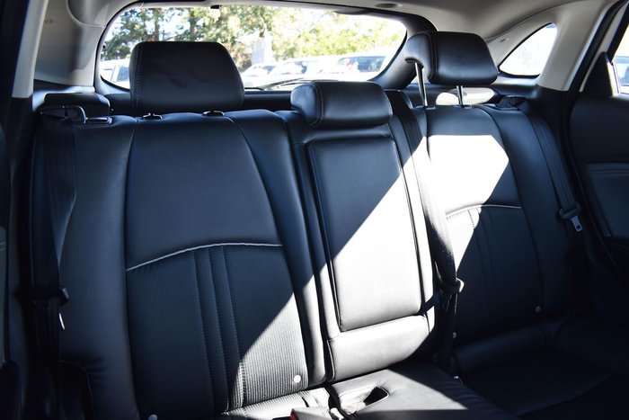 2023 Mazda CX-3 sTouring DK White