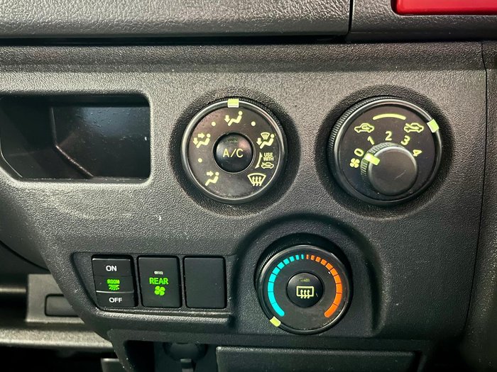 2018 Toyota Hiace Commuter TRH223R French Vanilla