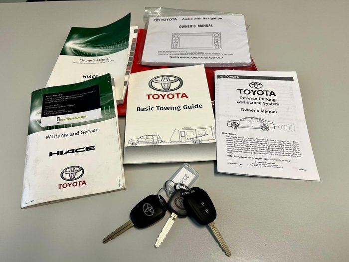 2018 Toyota Hiace Commuter TRH223R French Vanilla