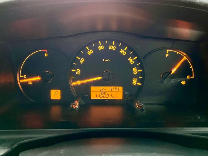 2018 Toyota Hiace Commuter TRH223R French Vanilla