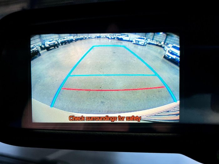 2018 Toyota Hiace Commuter TRH223R French Vanilla