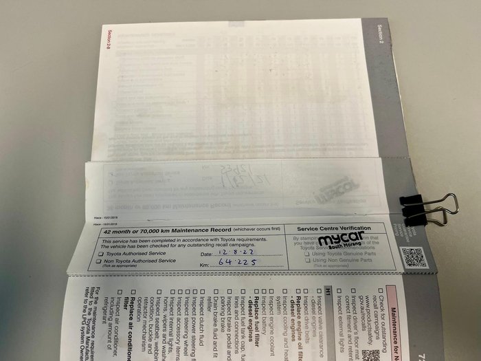 2018 Toyota Hiace Commuter TRH223R French Vanilla