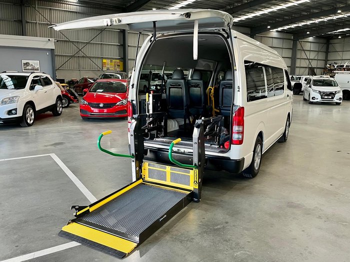 2018 Toyota Hiace Commuter TRH223R French Vanilla