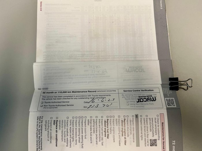 2018 Toyota Hiace Commuter TRH223R French Vanilla