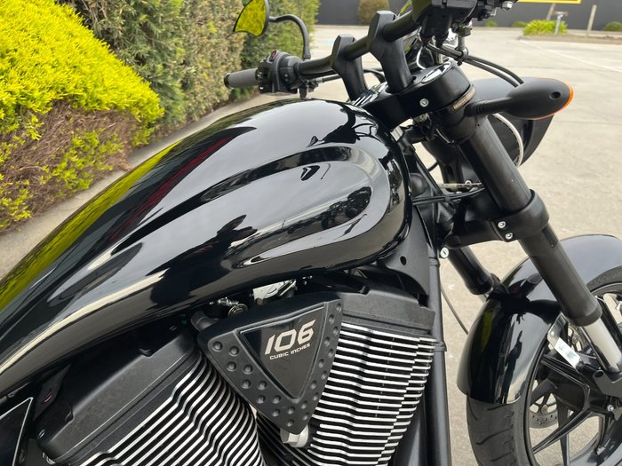 2016 VICTORY HAMMER 8-BALL Solid Black INT
