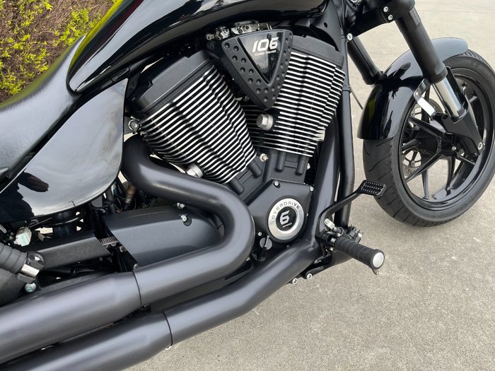 2016 VICTORY HAMMER 8-BALL Solid Black INT