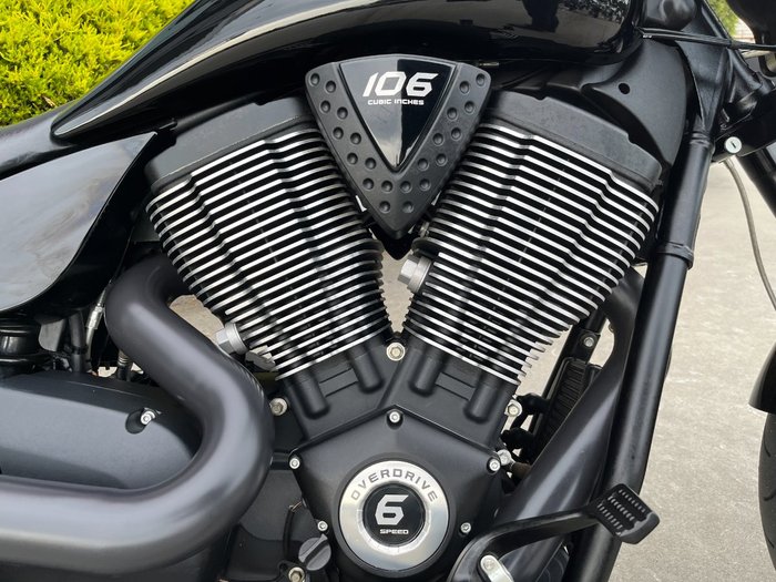 2016 VICTORY HAMMER 8-BALL Solid Black INT